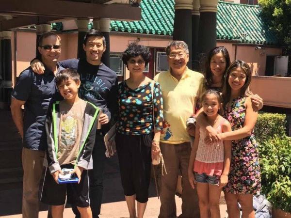 女人的成熟比成功更重要：送一本给你的姐妹，告诉她，别成功太快，成熟太慢！ 送一本给你的女儿，告诉她，人生太短，别成熟太晚！ 送一本给你的母亲，告诉她，你已经长大，你很爱她！ 愿她更成熟更幸福！