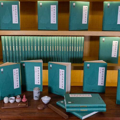 甲骨文摹本大系 全43冊（含圖版28冊，釋文10冊、索引5冊）黃天樹教授率領(lǐng)其甲骨團(tuán)隊(duì)歷時(shí)10年編纂《大系》